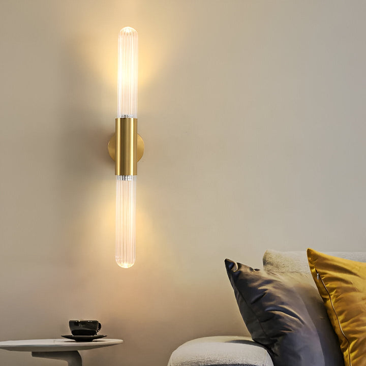 Nordische Wandleuchte aus Wasserwellenglas in Messing mit 1 LED-Licht