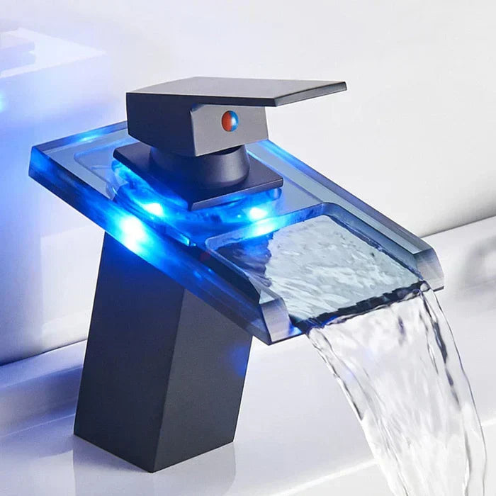 Wasserfallkran - intelligentem Temperaturindikator und eleganter Wasserstrom