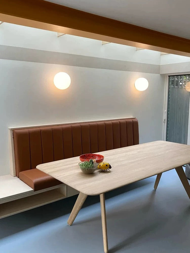Moderne LED-Wandleuchte mit Kugel aus Satinglas, 1-flammig