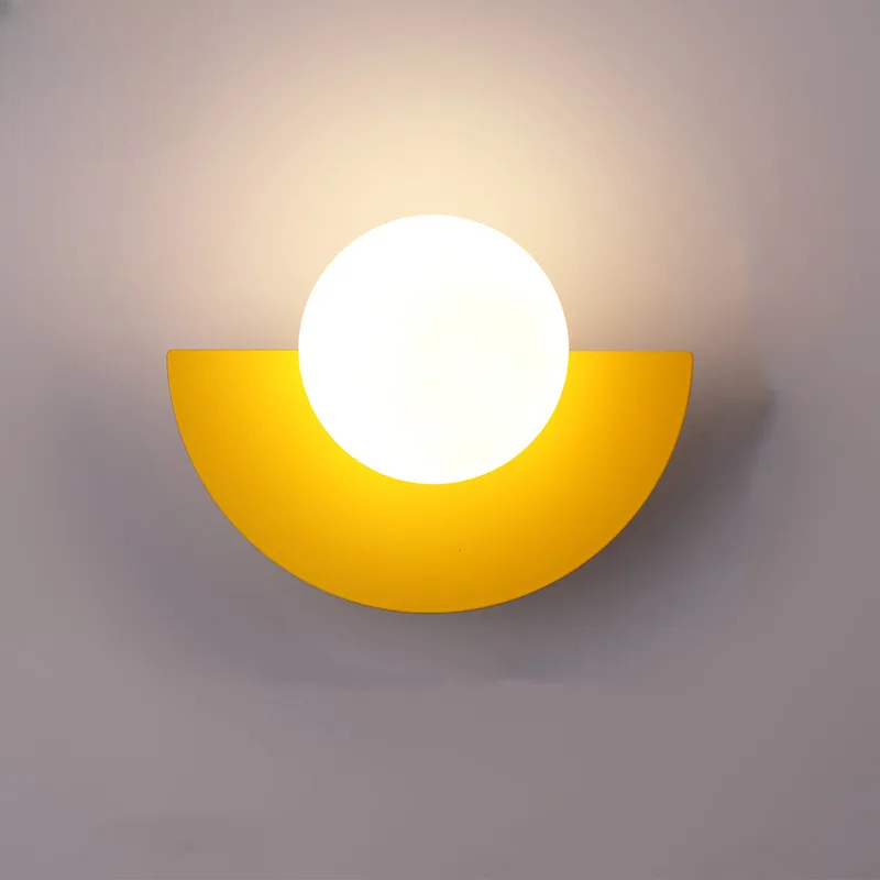 Moderne LED-Wandleuchte im geometrischen Halbkreis-Design