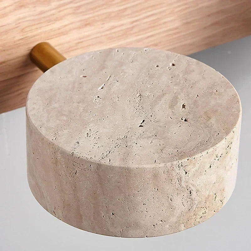 Moderne LED-Wandleuchte mit drehbaren Steinschirmen und Holzsockel