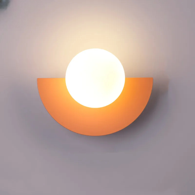Moderne LED-Wandleuchte im geometrischen Halbkreis-Design