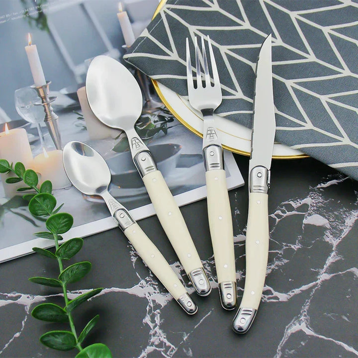 IvoryElegance – Luxuriöses Laguiole-Besteckset mit zeitlosem Stil