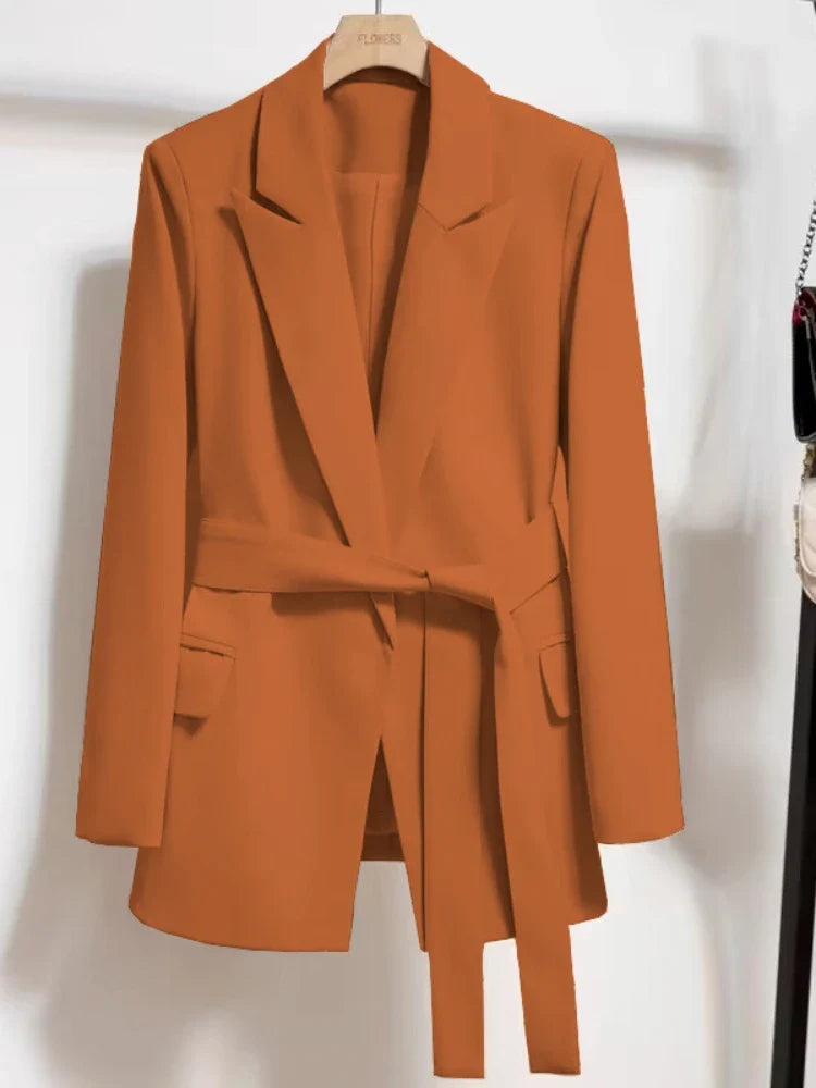 Nora | Stylischer Blazer mit Gürtel für einen Modernen Look