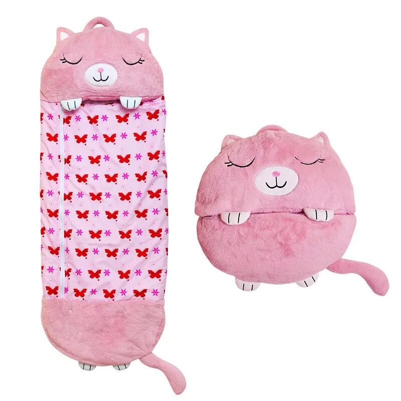 Schlafsack und Kuscheltier in einem