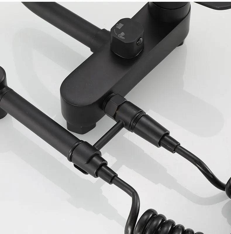 AquaJet Wandarmatur in Schwarz aus Messing