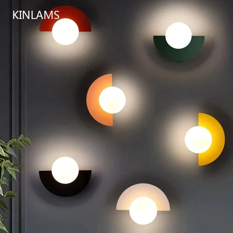 Moderne LED-Wandleuchte im geometrischen Halbkreis-Design
