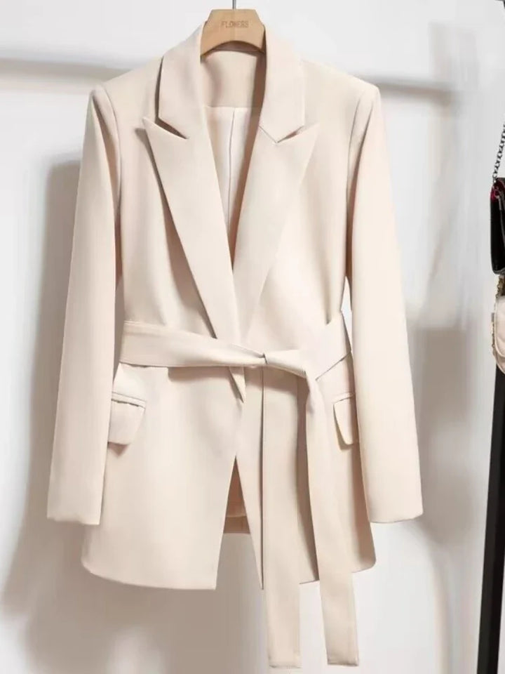 Nora | Stylischer Blazer mit Gürtel für einen Modernen Look