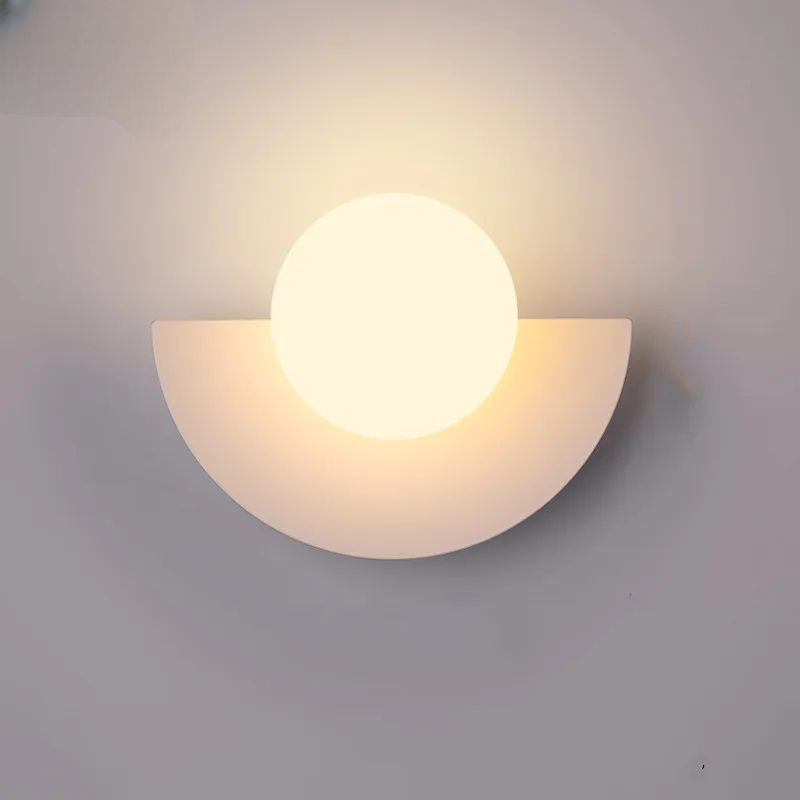 Moderne LED-Wandleuchte im geometrischen Halbkreis-Design