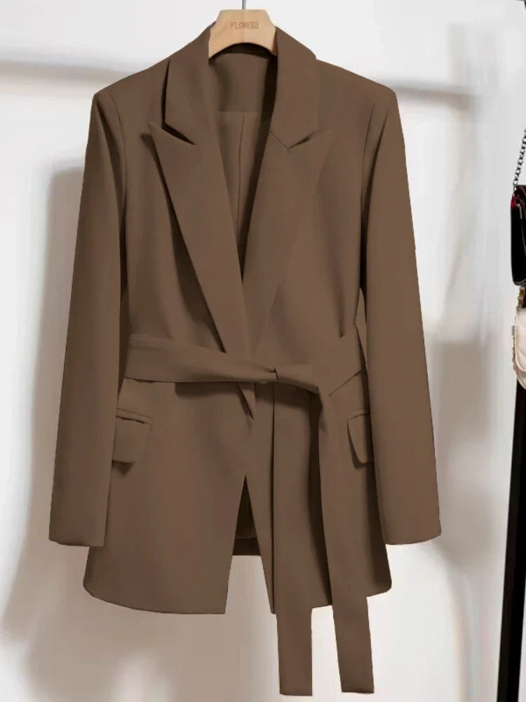 Nora | Stylischer Blazer mit Gürtel für einen Modernen Look