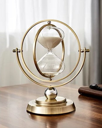 Luxuriöse Sanduhr mit elegantem Metallrahmen