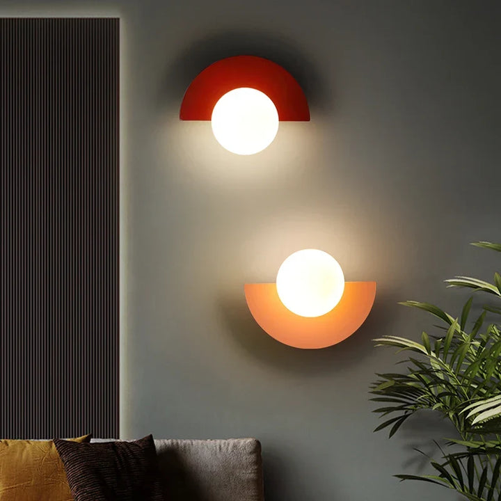 Moderne LED-Wandleuchte im geometrischen Halbkreis-Design