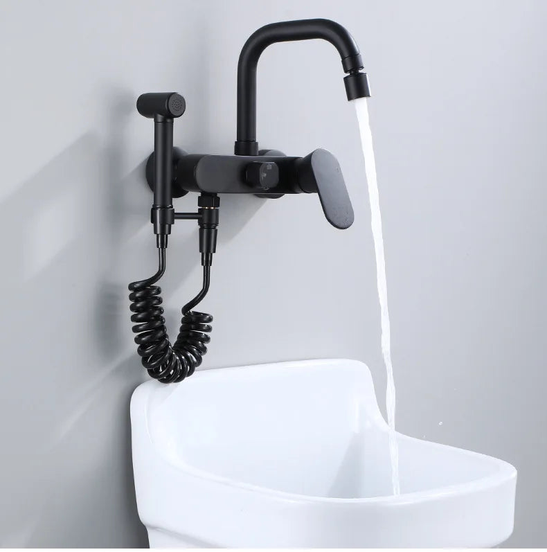 AquaJet Wandarmatur in Schwarz aus Messing