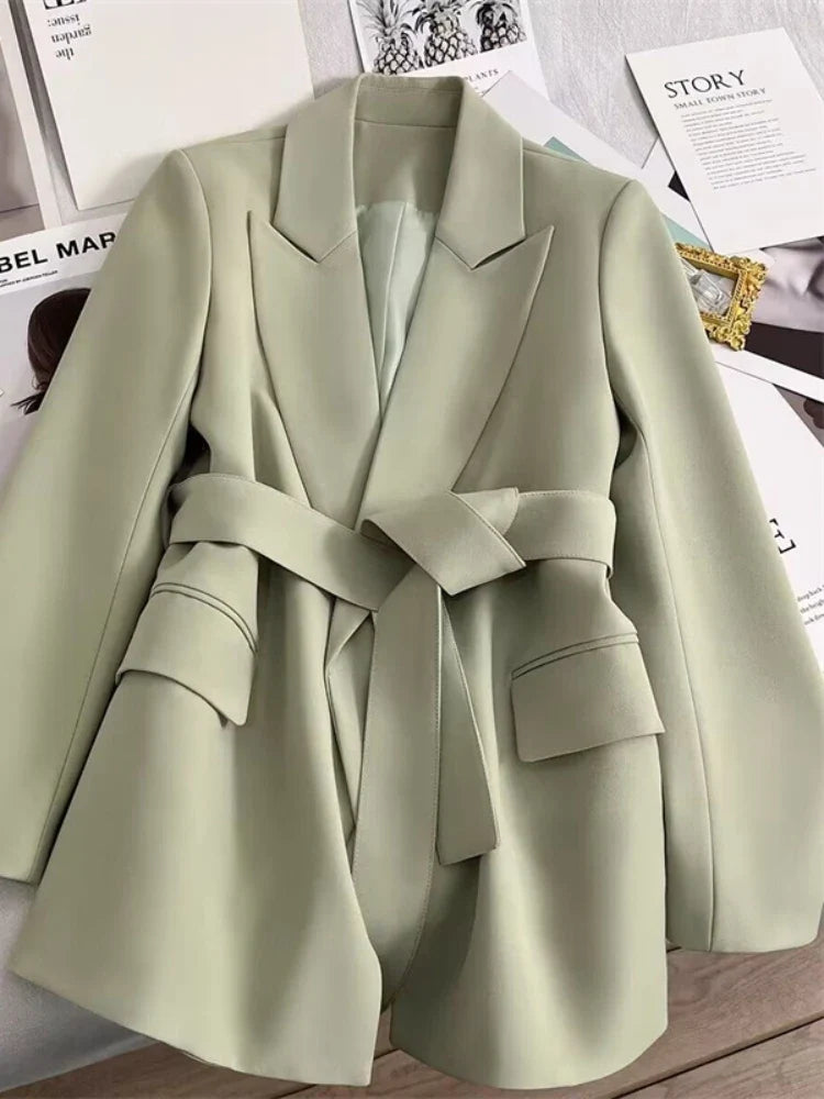 Nora | Stylischer Blazer mit Gürtel für einen Modernen Look