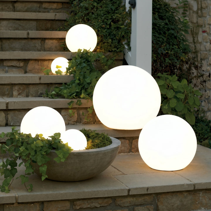 Solarbetriebene Gartenkugelleuchte – kabellose, wasserdichte Außenlampe