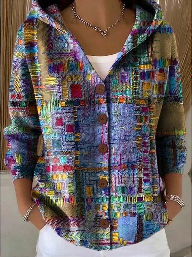 Gemütliche Kapuzenstrickjacke mit Holzknöpfen