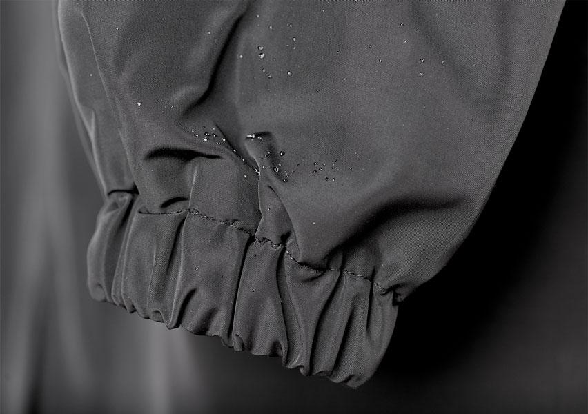 Übergrosser wasserdichter Trenchcoat mit Kapuze