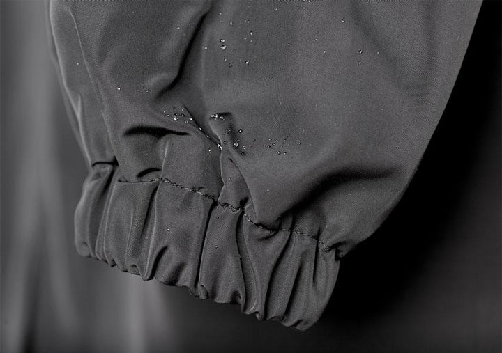 Übergrosser wasserdichter Trenchcoat mit Kapuze