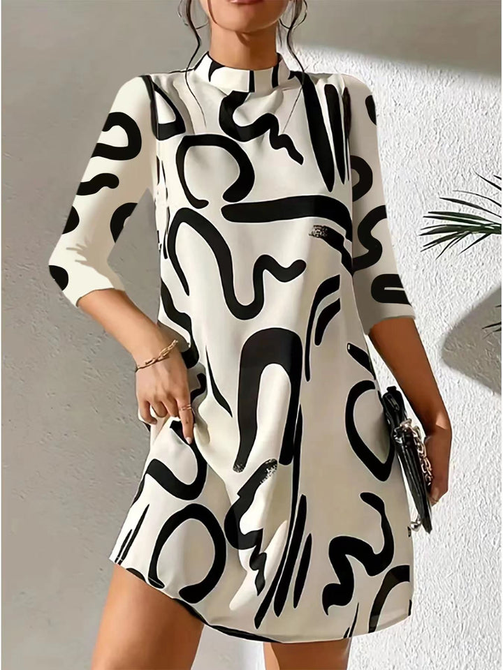 Elegantes Sommerkleid mit Spitzenärmeln und taillierter Passform