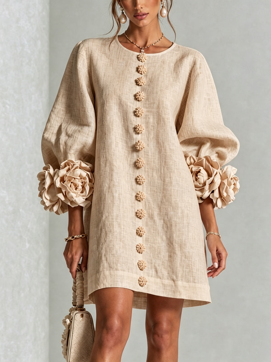 Boryana farbenfrohes Minikleid mit auffälligen Rüschenmanschetten