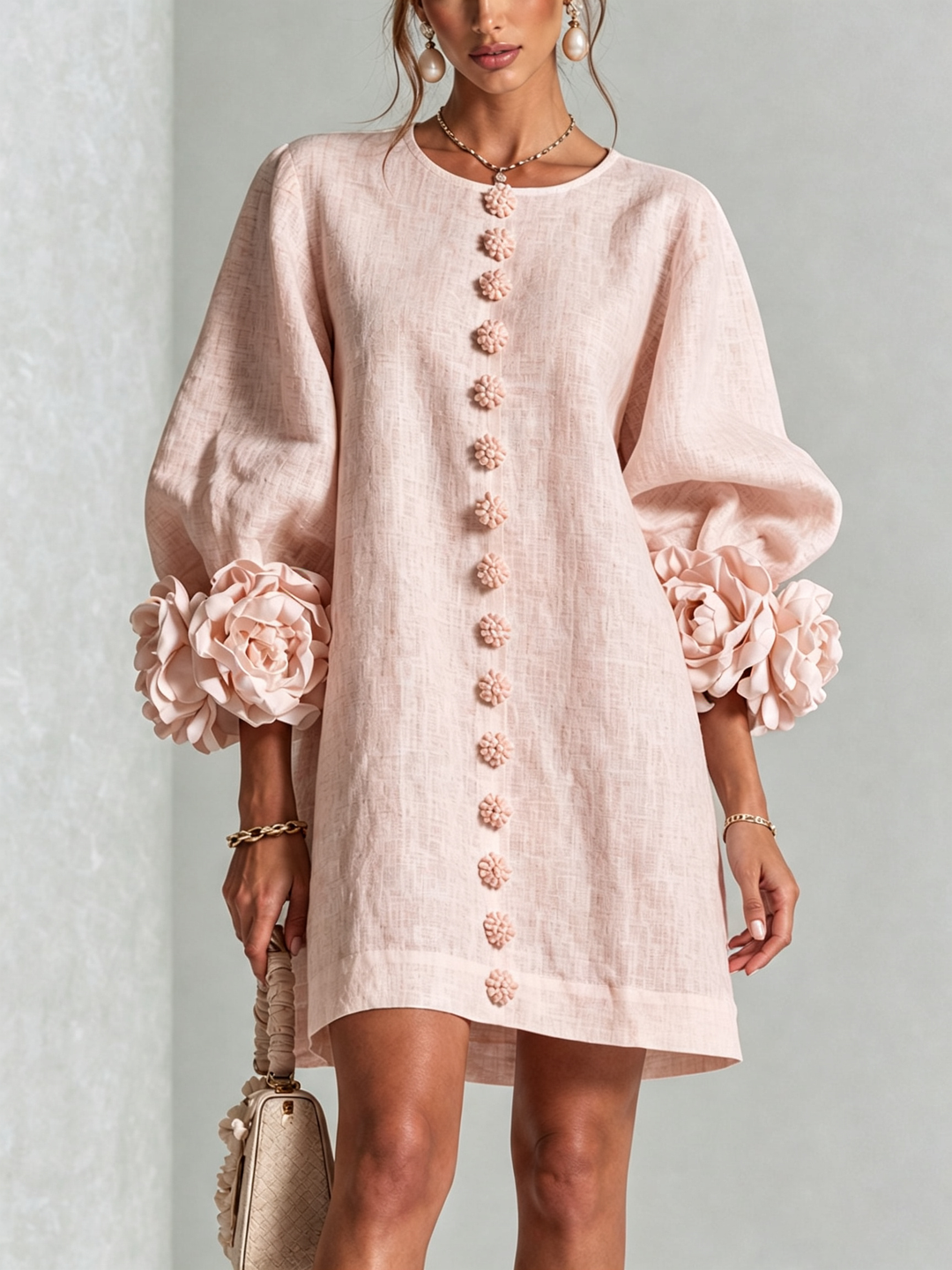 Boryana farbenfrohes Minikleid mit auffälligen Rüschenmanschetten