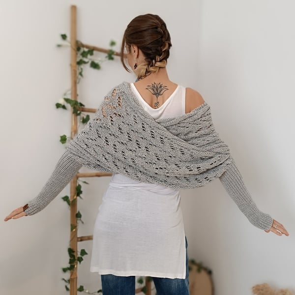 Wickelschal mit doppelten Ärmeln - kuscheliger Strickschal mit integrierten Ärmeln