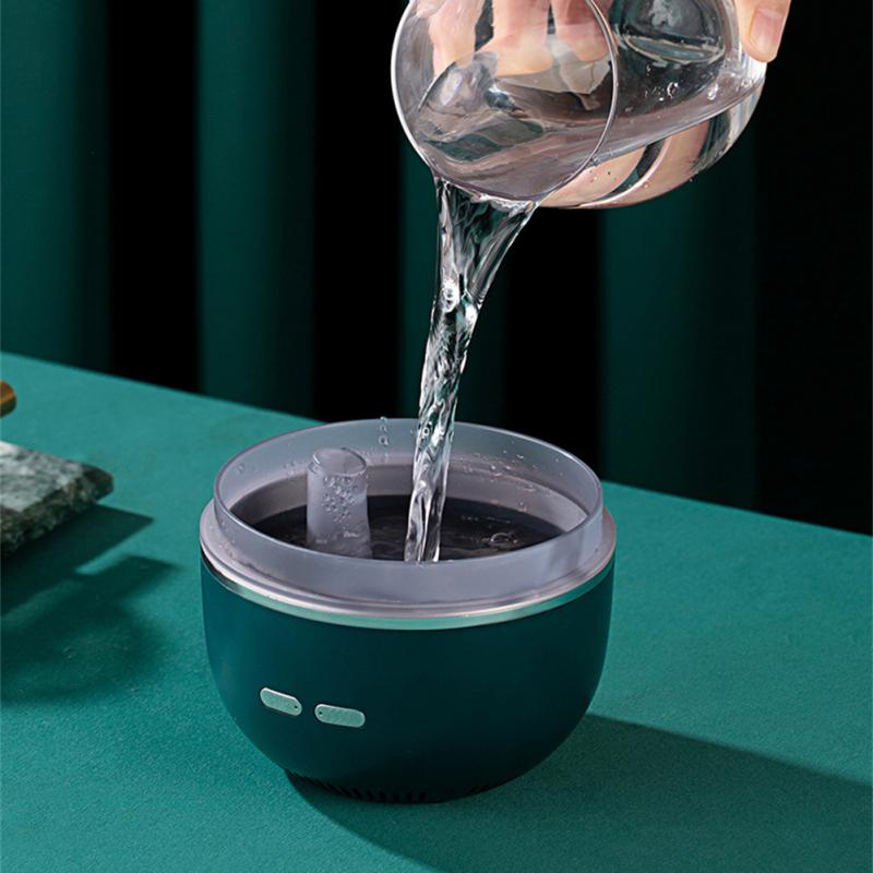 Kleiner Aroma-Diffusor mit Farbverlaufslicht und dichtem Kaltnebel