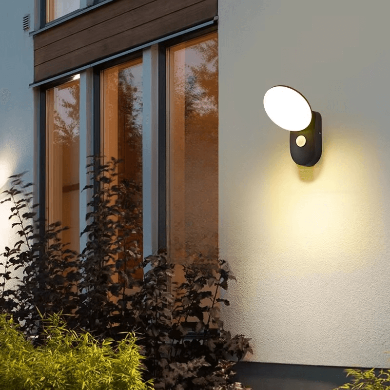 Intelligente LED-Wandleuchte mit Bewegungssensor