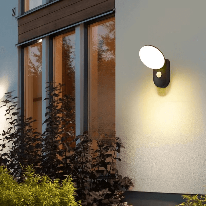 Intelligente LED-Wandleuchte mit Bewegungssensor