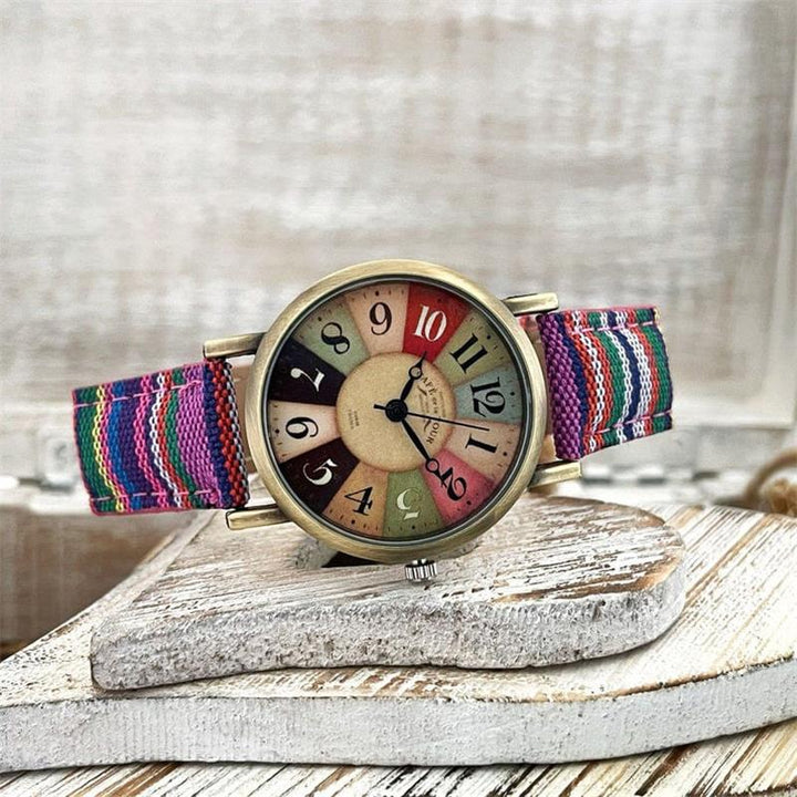 Uhr mit mehrfarbigem Regenbogenmuster und geflochtenem Armband – Elyvra