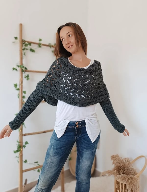 Wickelschal mit doppelten Ärmeln - kuscheliger Strickschal mit integrierten Ärmeln