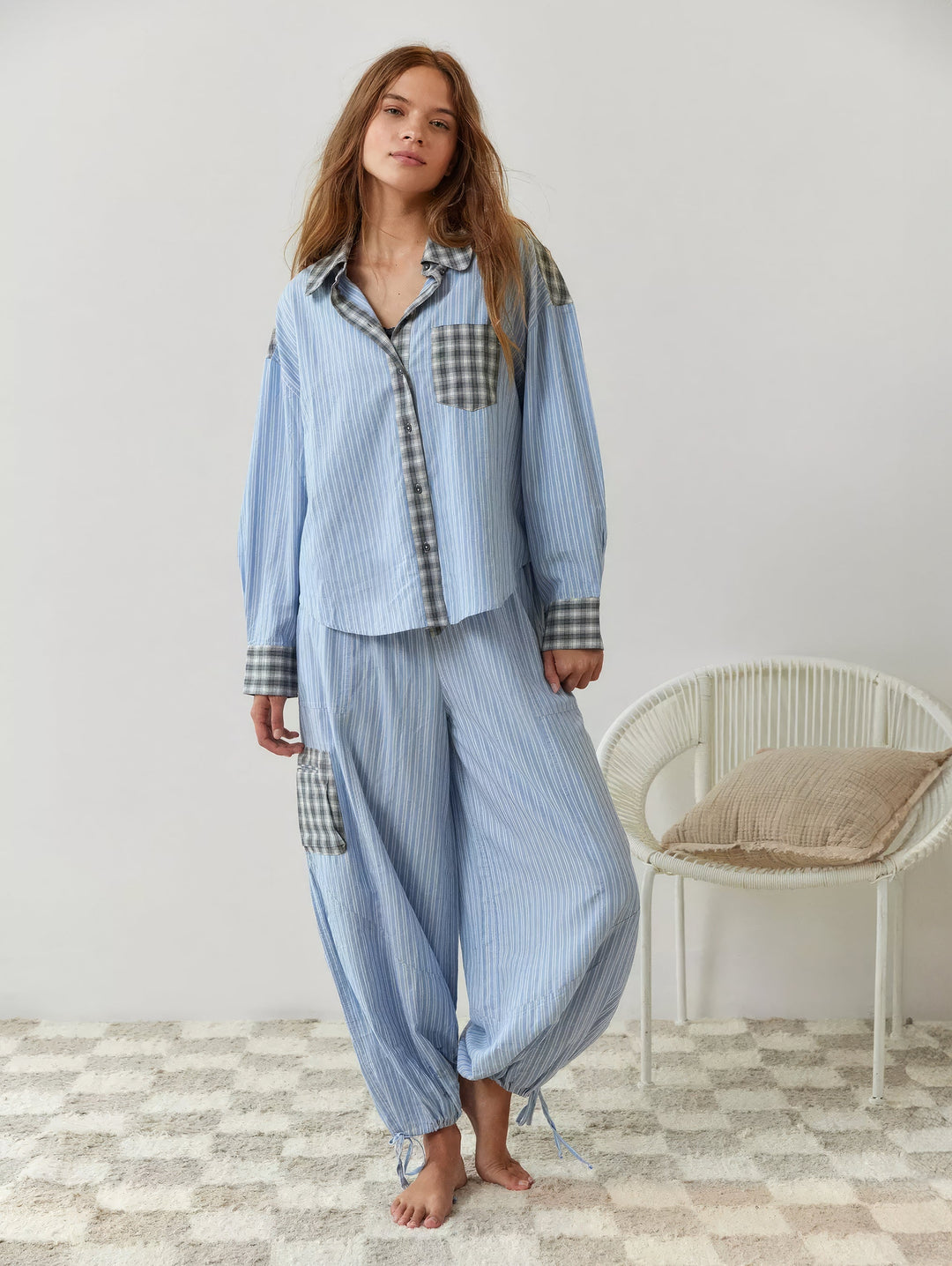 Damen Pyjama-Set mit Hemd mit Knöpfen und Hose mit elastischem Bund