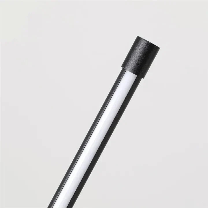 Dimmbare LED-Eck-Stehleuchte mit Fernbedienung