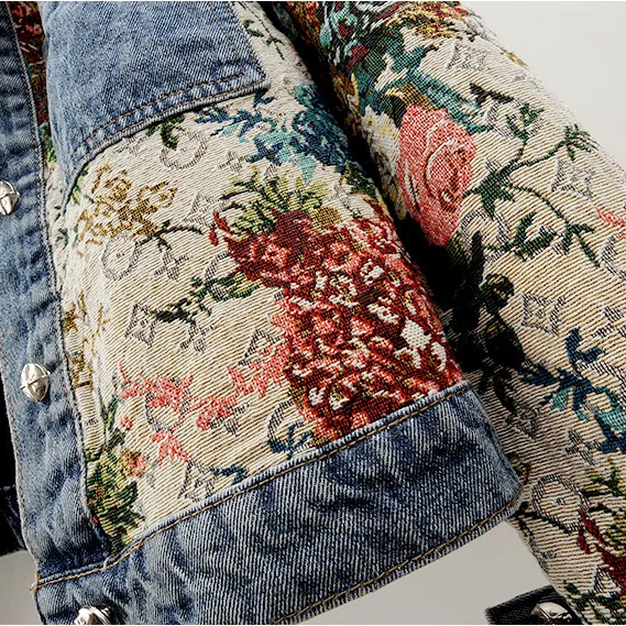 Jeansjacke mit Blumenmuster für Damen