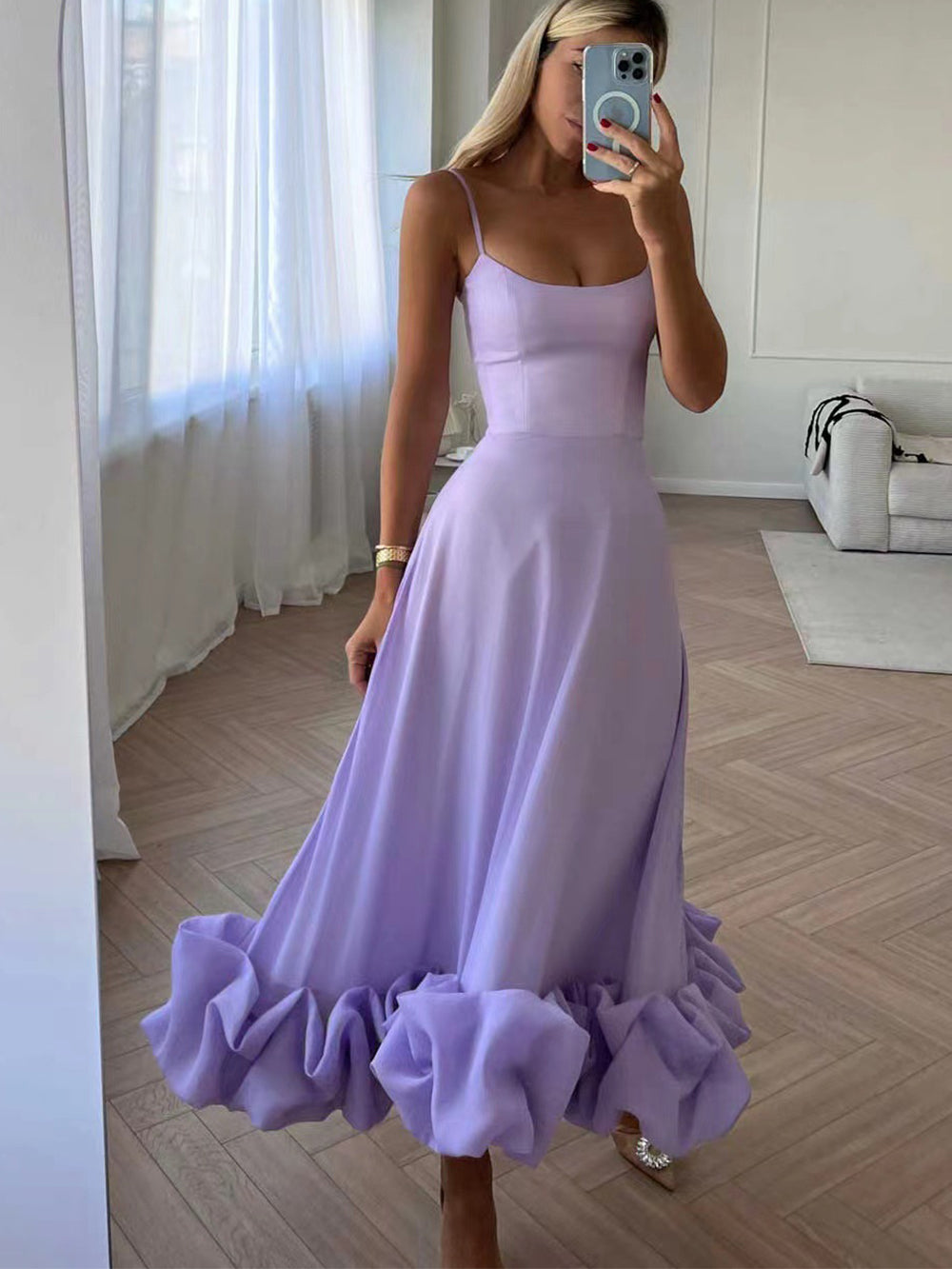 Elegantes Midi-Abendkleid mit Rüschen