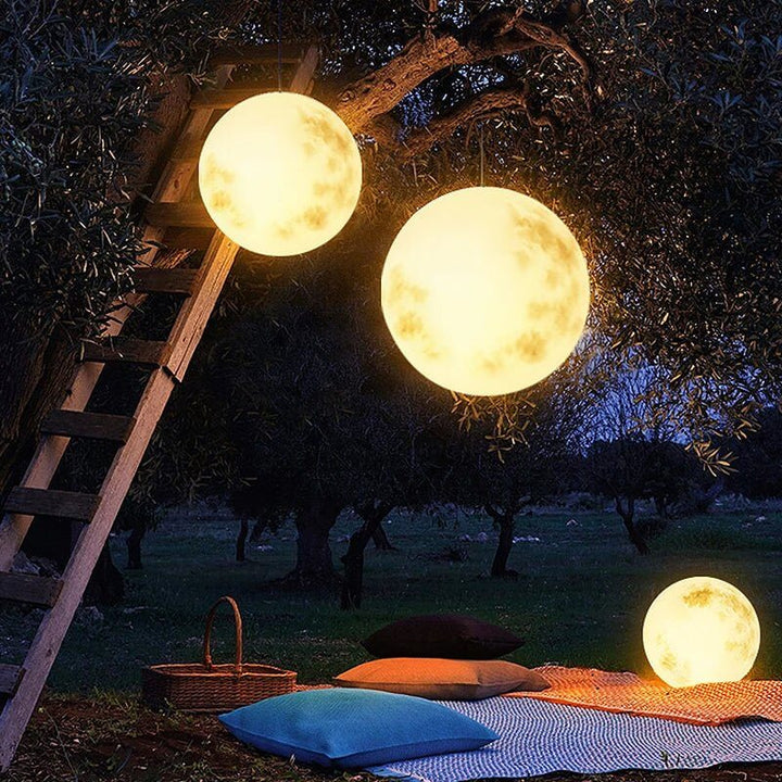 Gartenlampe in Mondform