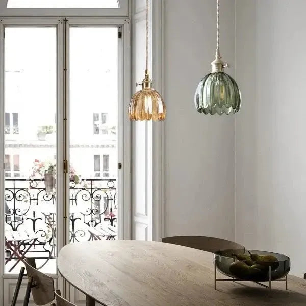 Elegante Glas-Hängeleuchte in Blumenform - Stimmungsvolles Licht