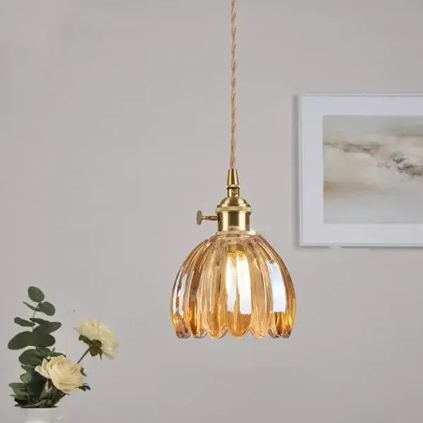 Elegante Glas-Hängeleuchte in Blumenform - Stimmungsvolles Licht