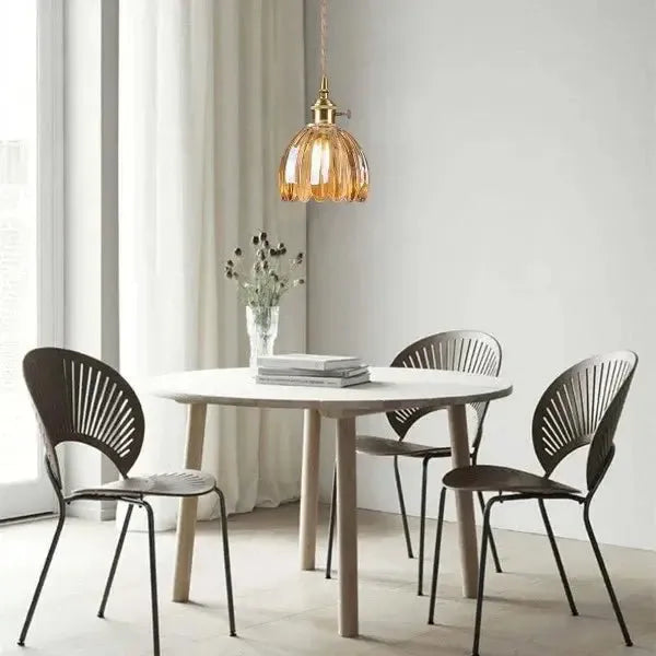 Elegante Glas-Hängeleuchte in Blumenform - Stimmungsvolles Licht