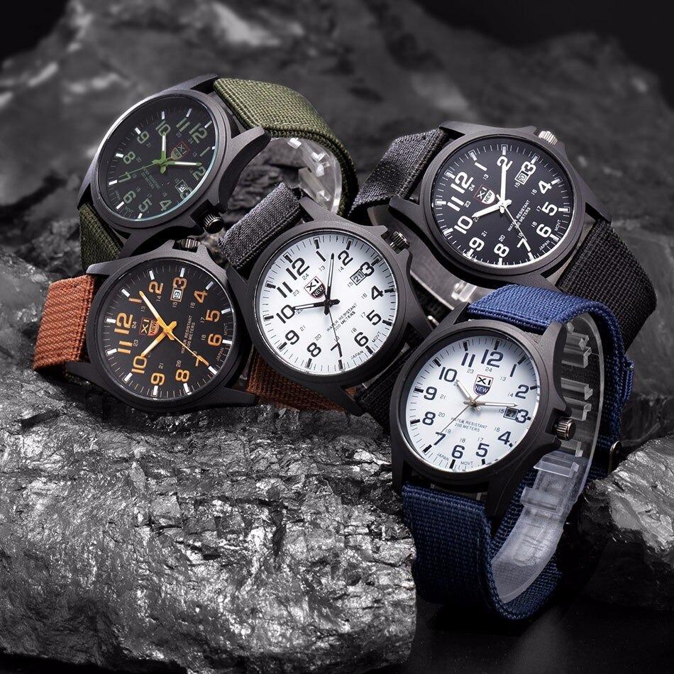 Robuste Uhr im Militärstil mit beleuchtetem Zifferblatt