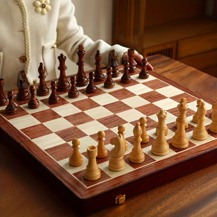 Holzschachspiel