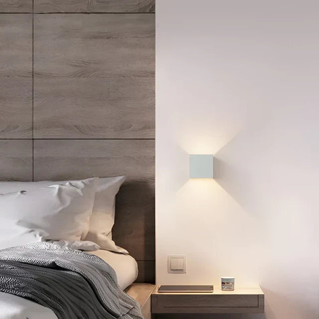 Kabellose Wandlampe für innen und außen | LED-Lampe mit Akku und Sensor | GlowCube