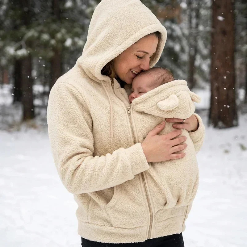Kuscheliger Fleece-Kapuzenpullover zum Babytragen mit Fronttasche