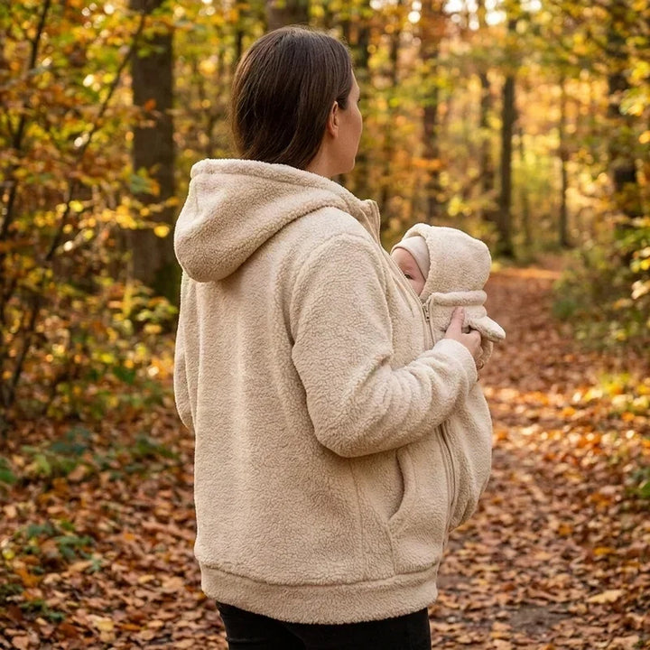 Kuscheliger Fleece-Kapuzenpullover zum Babytragen mit Fronttasche