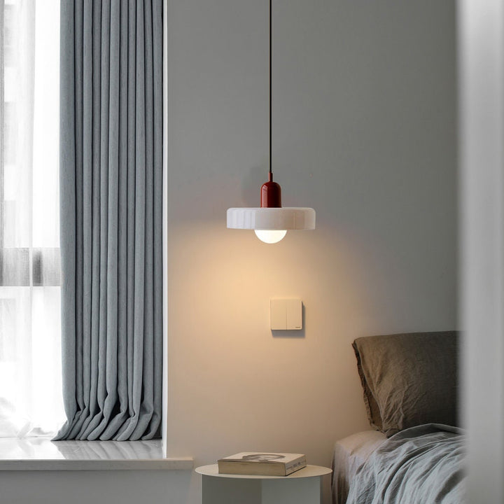 Bunte Hängeleuchte im Bauhaus-Stil - StiloGlas