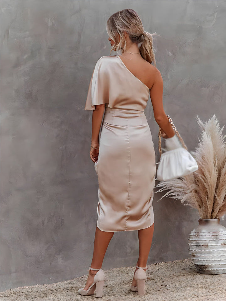 Asymmetrisches Off-Shoulder-Kleid