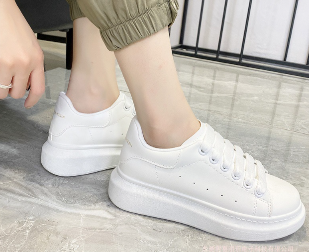 Weiße Herren-Sneaker | Dicke, Bequeme Sohle | Zeitloses Design