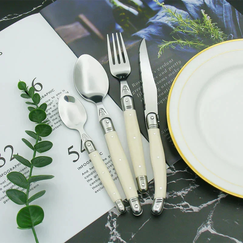 IvoryElegance – Luxuriöses Laguiole-Besteckset mit zeitlosem Stil