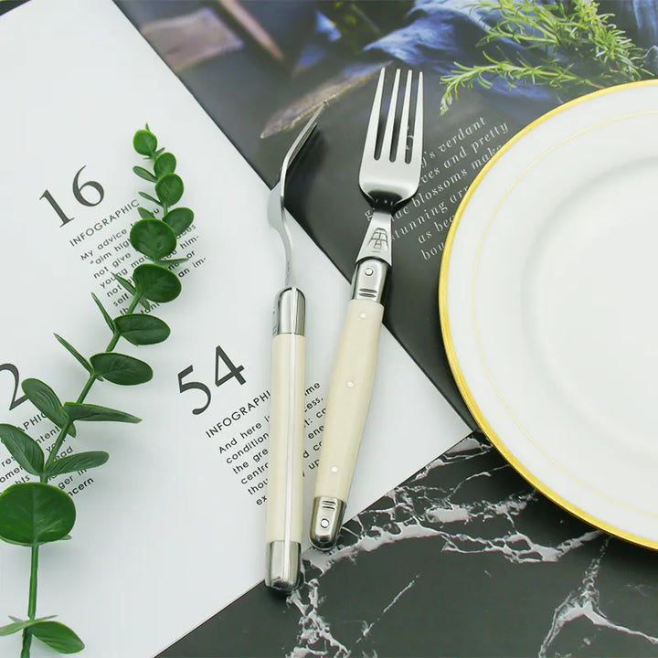 IvoryElegance – Luxuriöses Laguiole-Besteckset mit zeitlosem Stil