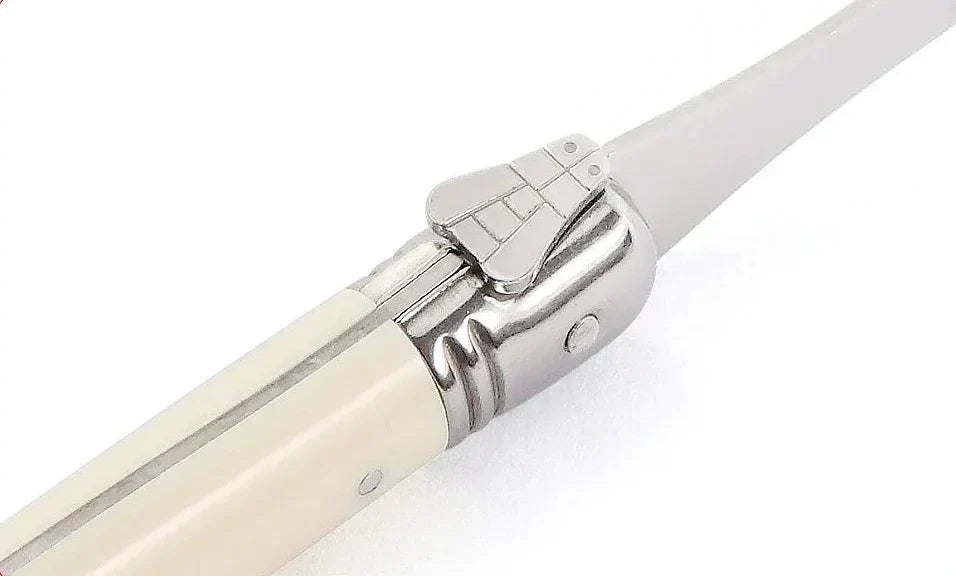 IvoryElegance – Luxuriöses Laguiole-Besteckset mit zeitlosem Stil